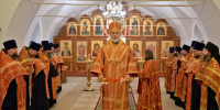 Наместник Далматовской обители игумен Варнава (Аверьянов) сослужил правящему архиерею на великой вечерне понедельника Светлой седмицы в Николаевском кафедральном храме г. Шадринска - Успенский Далматовский мужской монастырь